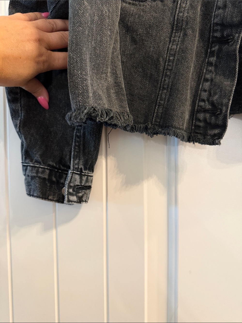 ARULA Black Cropped Jean Jacket with Frayed Hem, Sz A (1x-14-16) - Picture 3 of 5